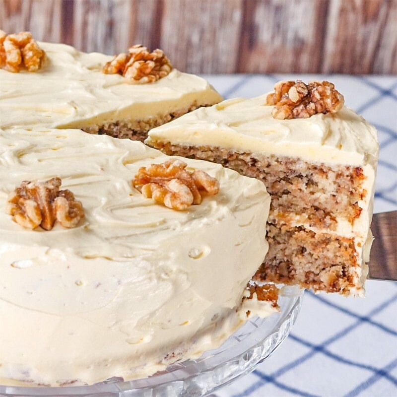 Tort cu nuci keto cu crema de vanilie fara zahar