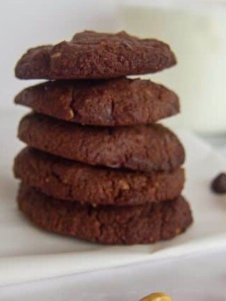 Cookie cu ciocolata si alune low-carb