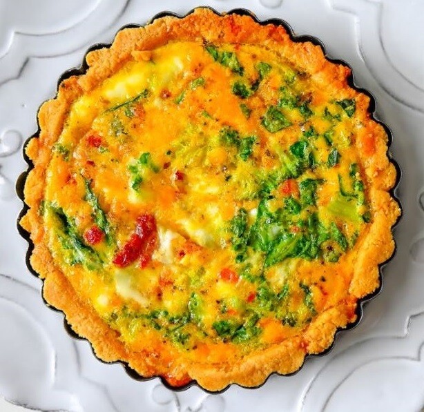 Quiche cu broccoli si rosii deshidratate keto