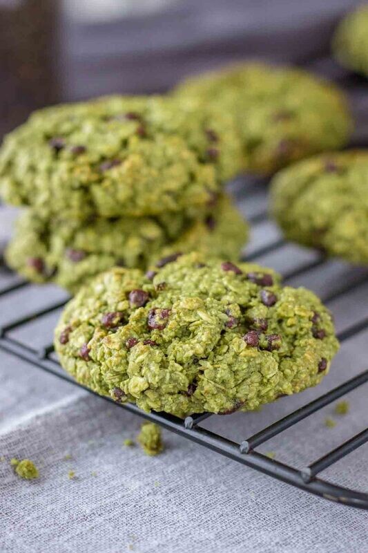 Cookie cu matcha si bucati de ciocolata fara zahar