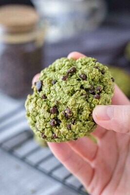 Cookie cu matcha si bucati de ciocolata fara zahar