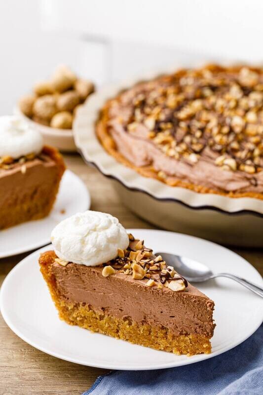 Tarta cu mousse de ciocolata si unt de arahide keto