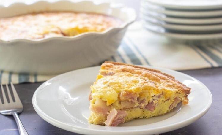 Quiche keto cu bacon si crema de branza