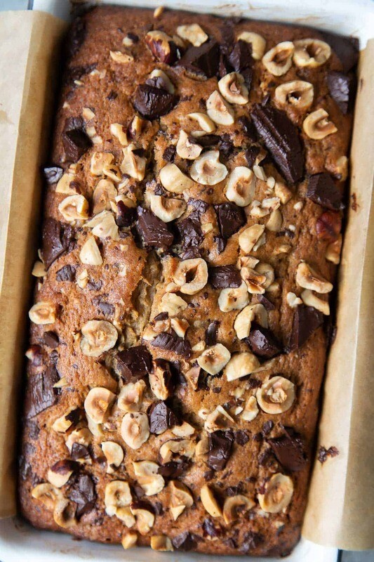 Banana bread cu alune si ciocolata