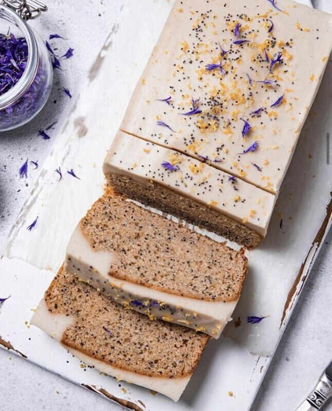Chec vegan cu lamaie, mac si lavanda