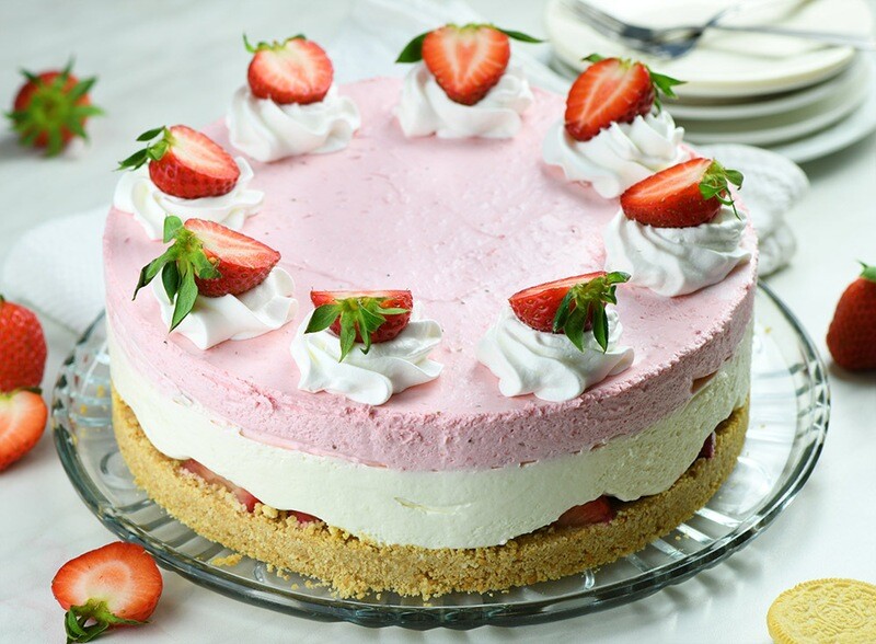 Tort artizanal de vanilie si capsuni