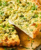 Quiche keto cu broccoli si Gruyere