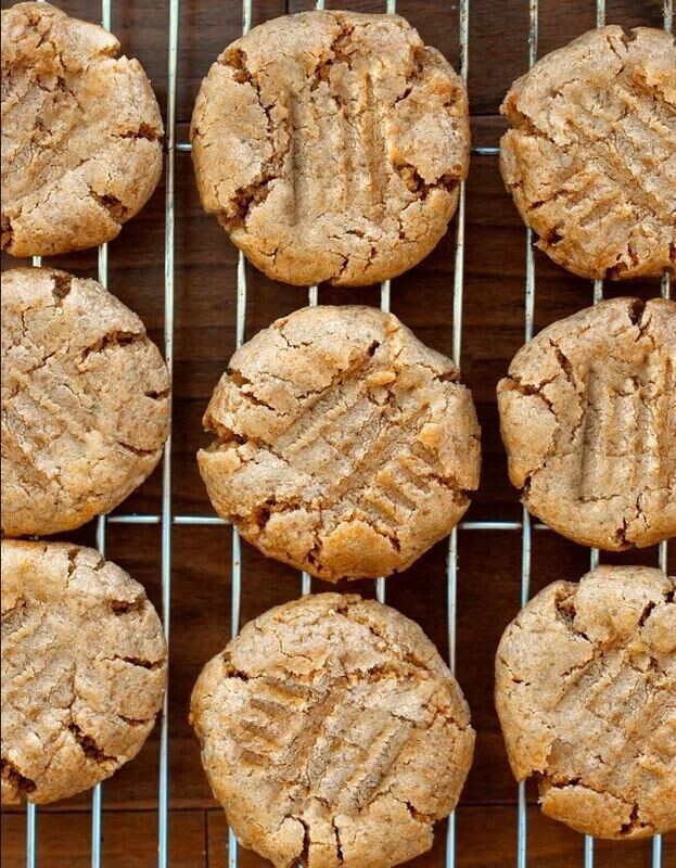 Biscuiti vegani cu unt de arahide