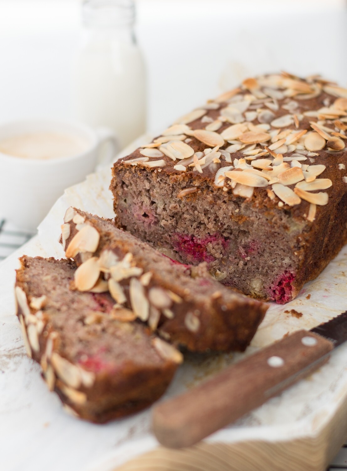 Banana bread vegana cu zmeura