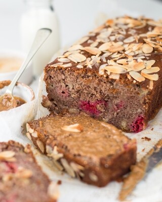 Banana bread vegana cu zmeura