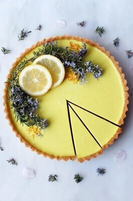Tarta vegana cu lamaie si rozmarin