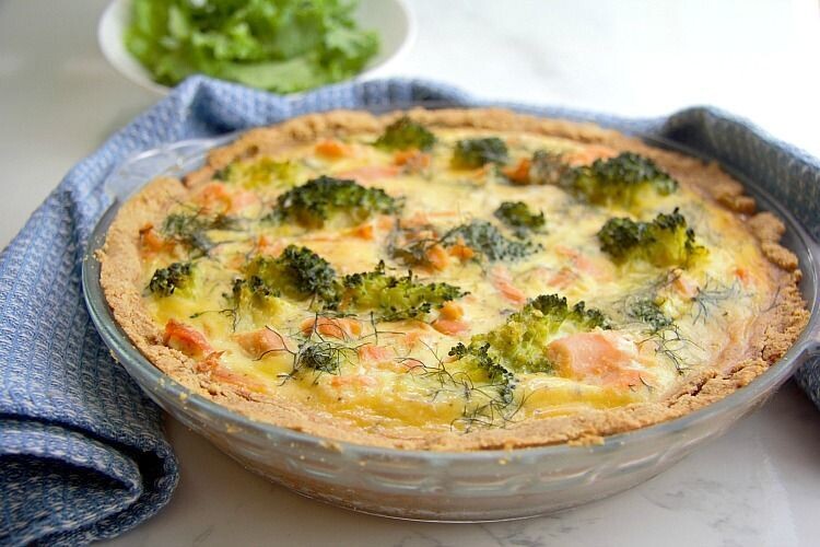 Quiche keto cu somon si broccoli