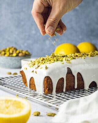 Chec vegan cu fistic, lamaie si cardamom