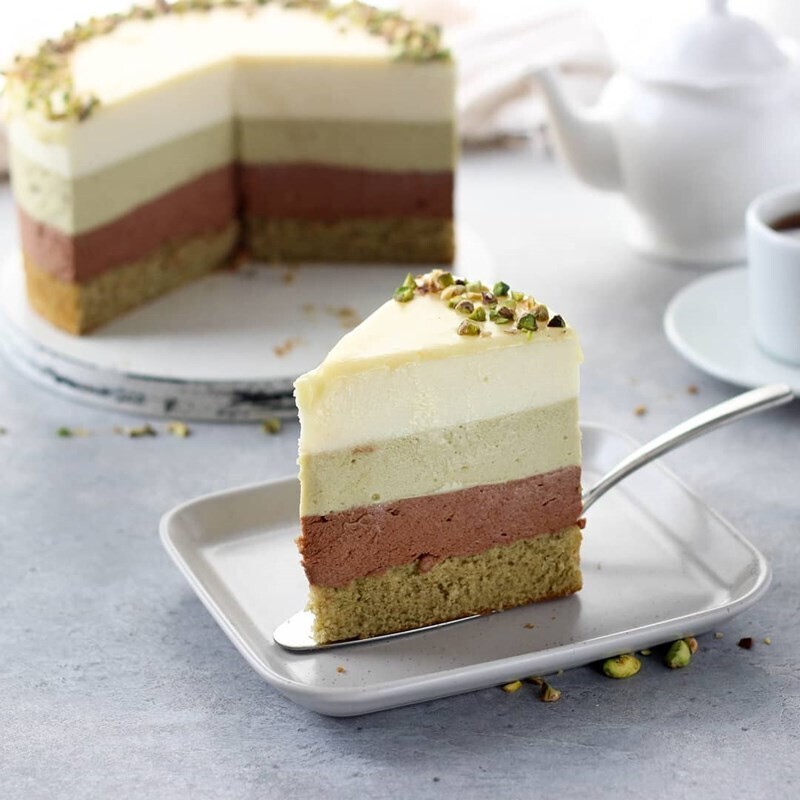 Tort artizanal cu mousse de ciocolata si mouse de fistic