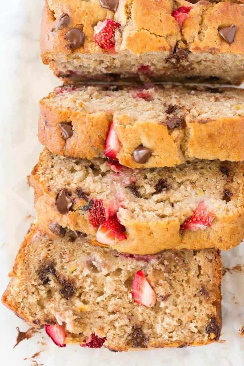 Banana bread cu capsuni si ciocolata vegan