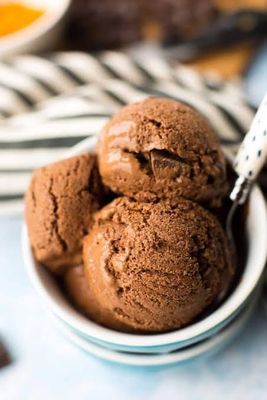 Înghețată cu ciocolată și cremă de cocos (keto &amp; vegan)