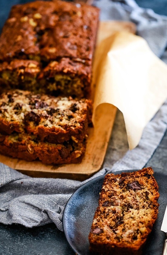 Chec cu banane, nuci si bucati de ciocolata