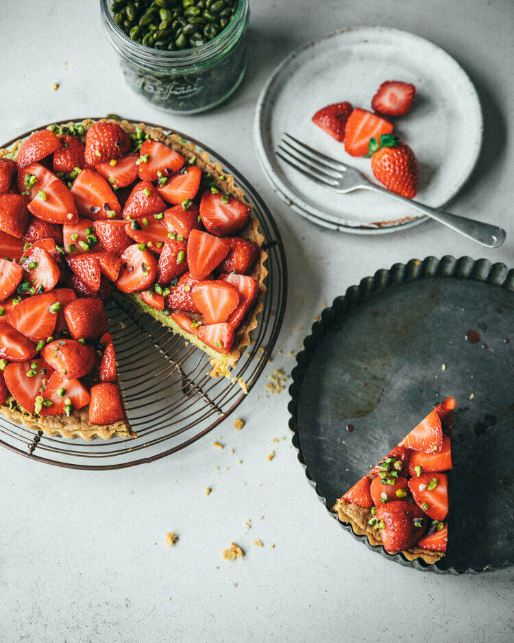 Tarta de capsune si frangipan cu fistic