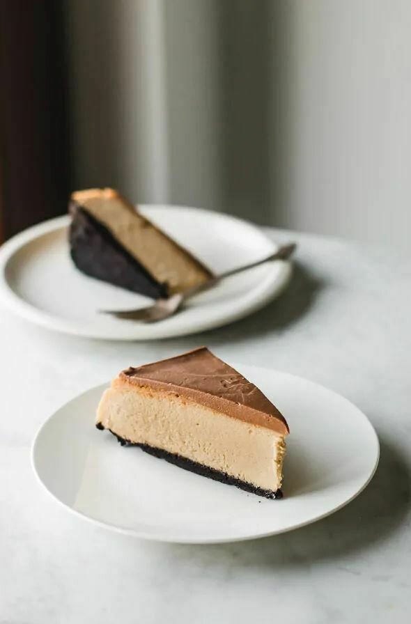 Cheesecake cu unt de arahide si ciocolata