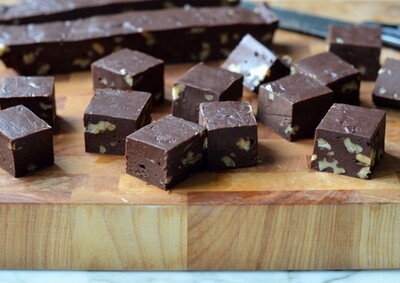 Fudge de ciocolata cu alune de padure