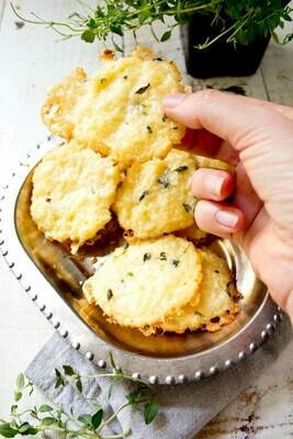 Cookie cu brânză cheddar și parmezan (keto &amp; low carb)