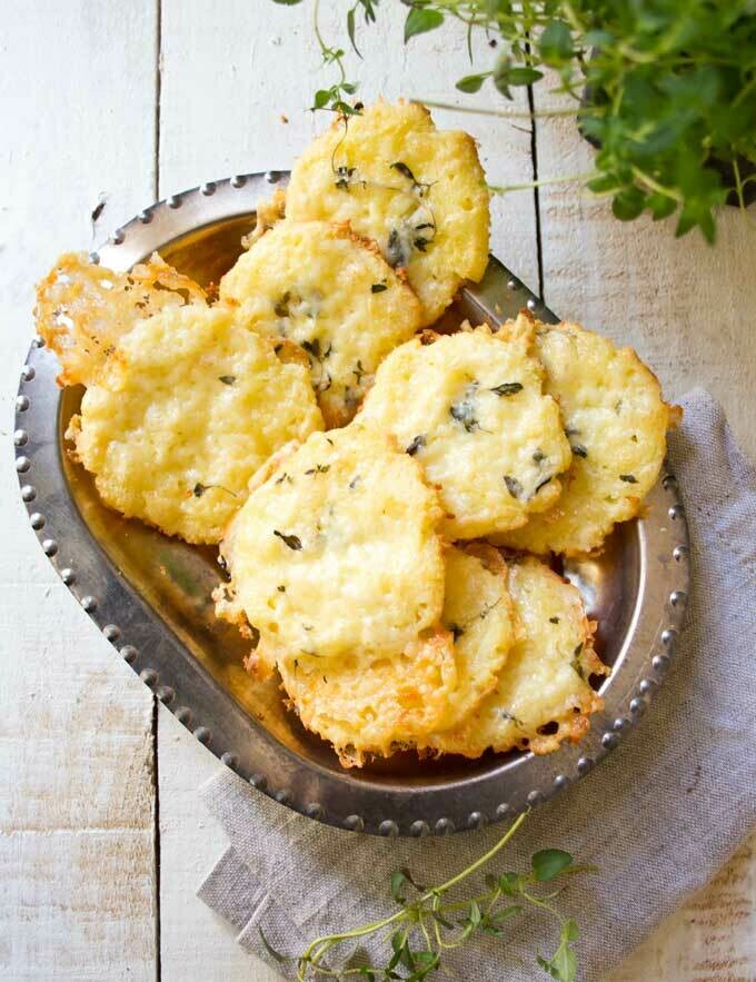 Cookie cu brânză cheddar și parmezan (keto &amp; low carb)