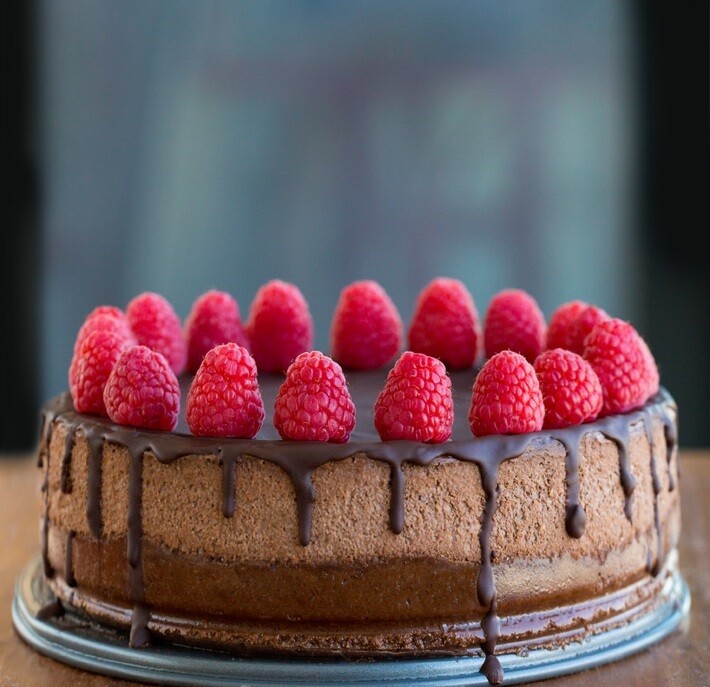 Tort cheesecake cu ciocolata si zmeura keto