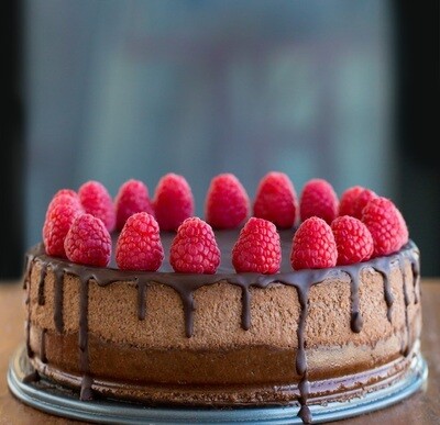 Tort cheesecake cu ciocolata si zmeura keto