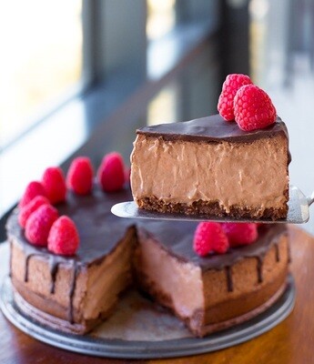 Cheesecake copt cu ciocolată și zmeură (keto &amp; low-carb)