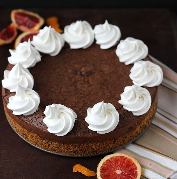 Tort cu ciocolata, portocale si nuci pecan