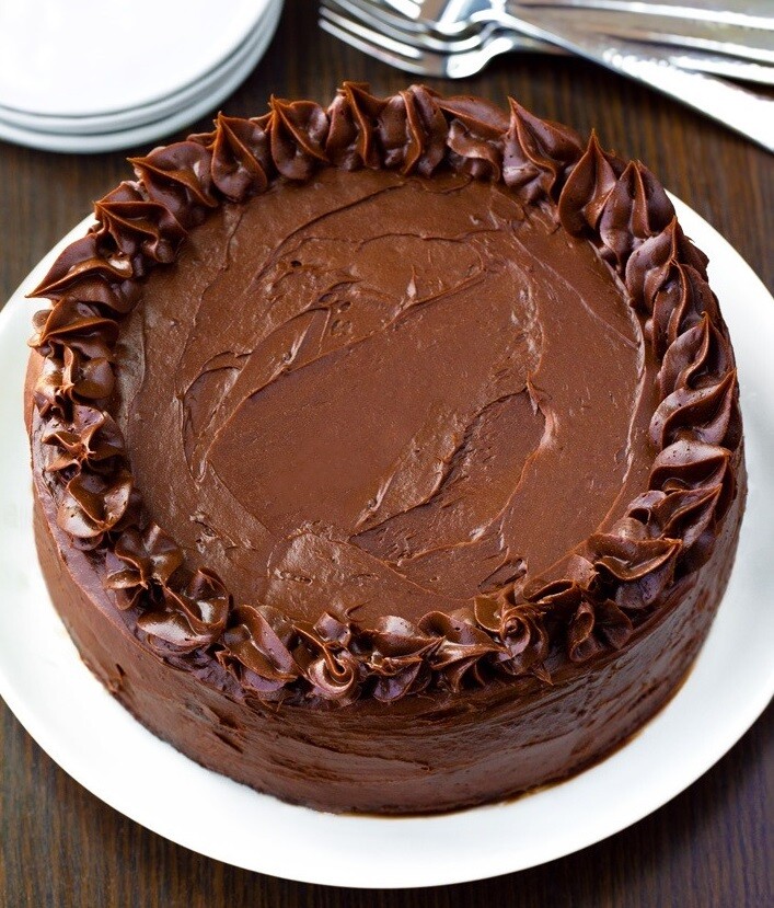 Tort de ciocolata keto cu crema de branza