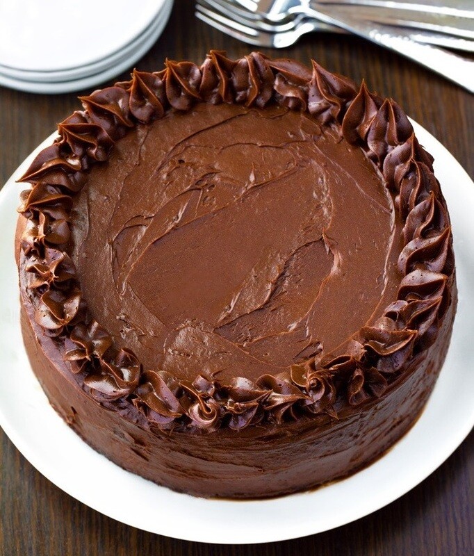 Tort de ciocolata keto cu crema de branza