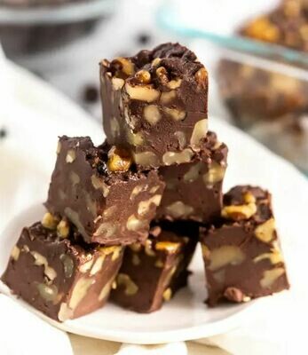 Fudge de ciocolată cu nuci, fără zahăr (keto &amp; low-carb)