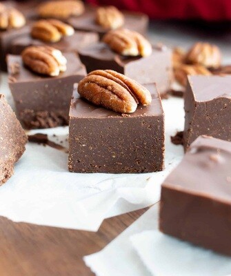 Fudge de ciocolată cu nuci pecan, fără zahăr (keto &amp; low-carb)