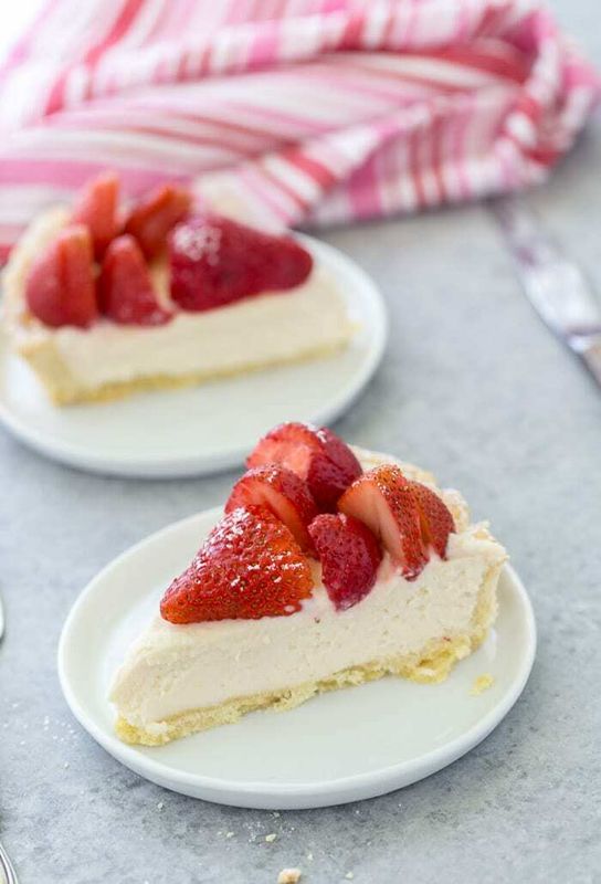 Tarta cu mascarpone si capsune clasica