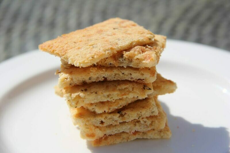 Crackers cu mozzarella și usturoi (keto &amp; low carb)