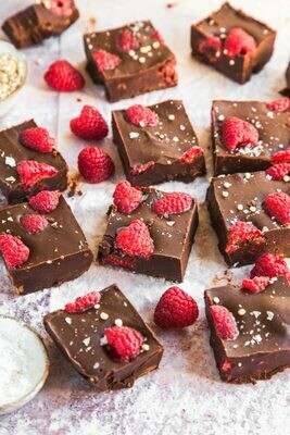 Keto fudge cu zmeură, fără zahăr (keto &amp; low-carb)