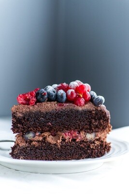 Tort de ciocolată și fructe de pădure