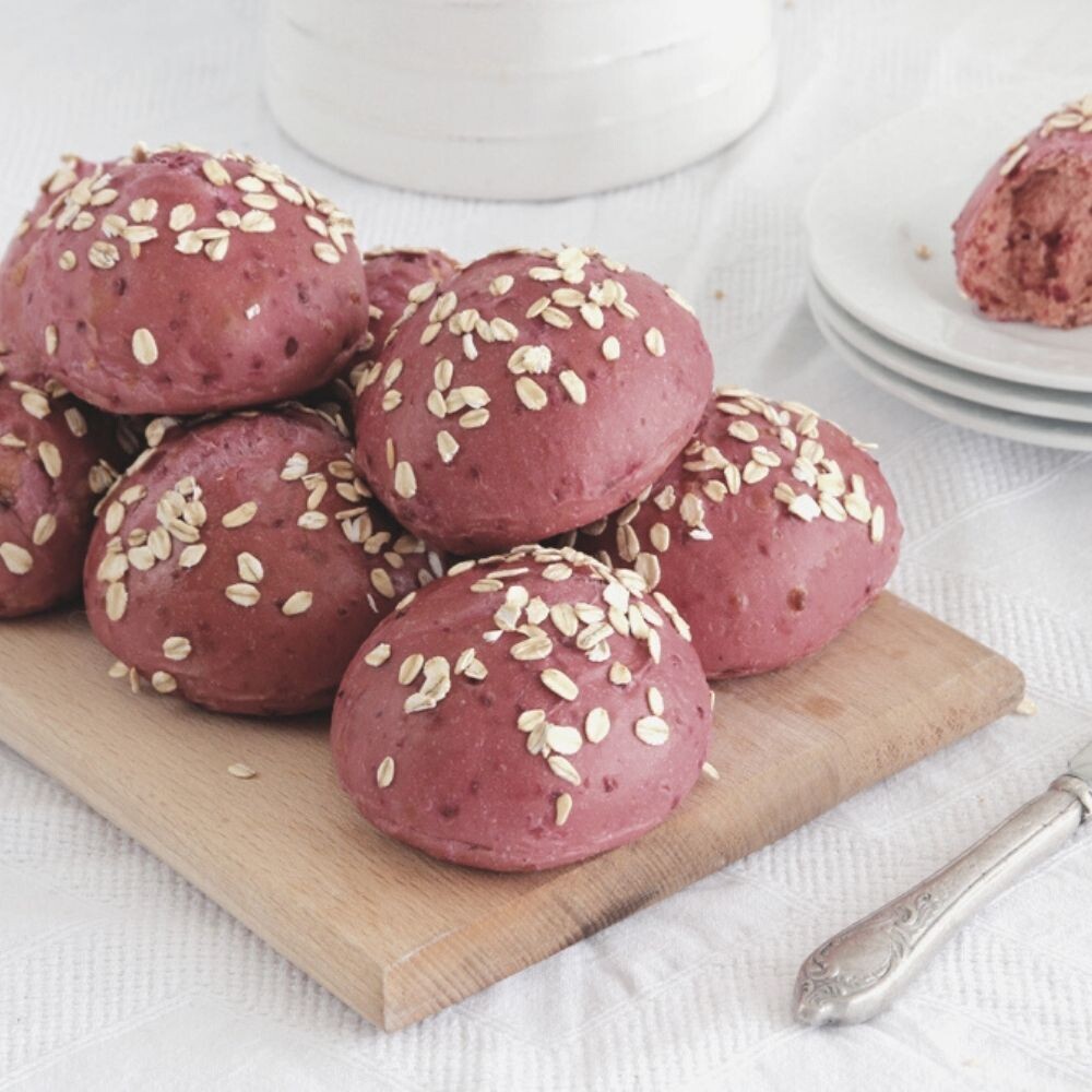 Chifle cu parmezan si sfecla rosie