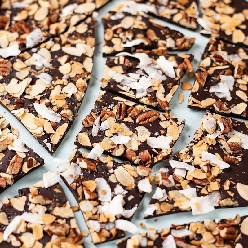 Ciocolată cu migdale și nuci pecan, fără zahăr (keto &amp; low-carb)