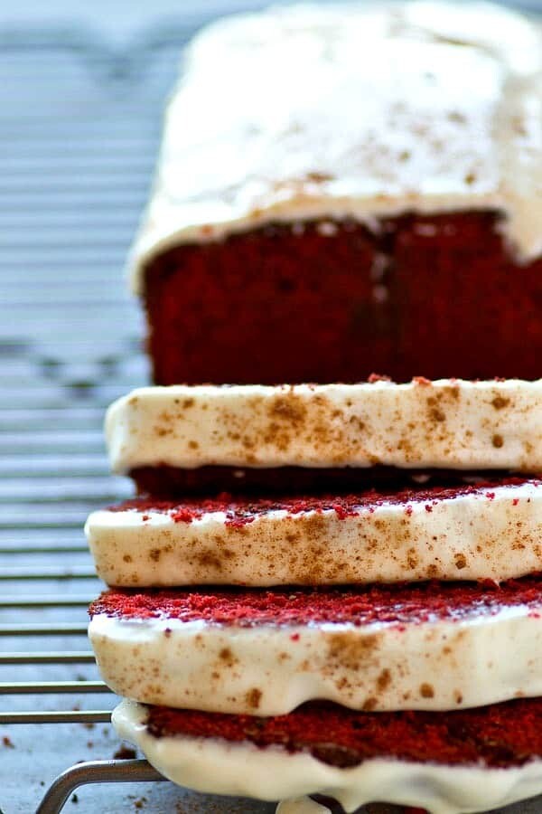 Chec Red Velvet cu glazura din crema de branza