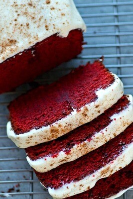 Chec Red Velvet cu glazura din crema de branza