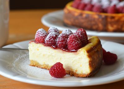Cheesecake copt cu ricotta și zmeură