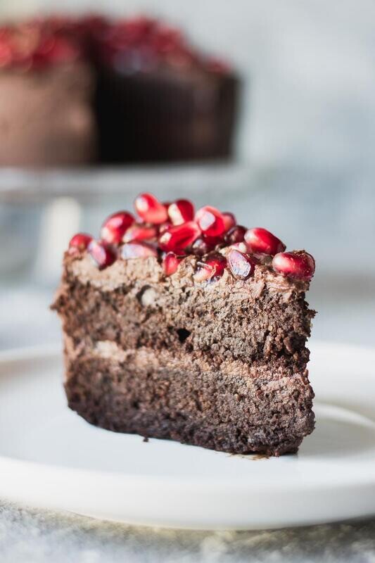 Tort artizanal cu ciocolată și rodie (keto &amp; low-carb, fără lactate)