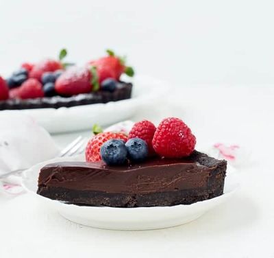 Tarta cu ciocolata si mix de fructe