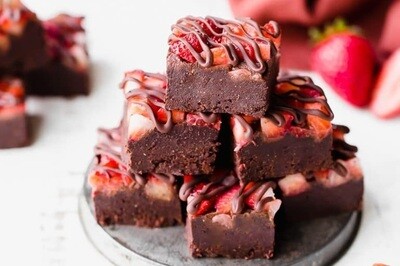 Fudge de ciocolată cu căpșuni, fără zahăr (keto &amp; low-carb)