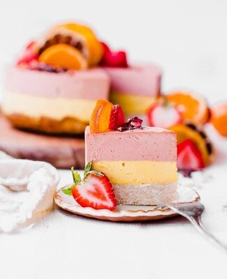 Tort de portocale cu căpșuni, fără zahăr și vegan (keto &amp; low-carb)