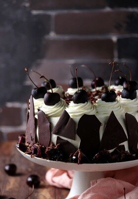 Tort de ciocolata cu jeleu de zmeura keto