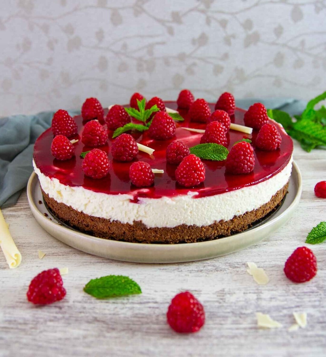 Cheesecake de ciocolată albă și zmeură, fără zahăr (keto &amp; low carb)