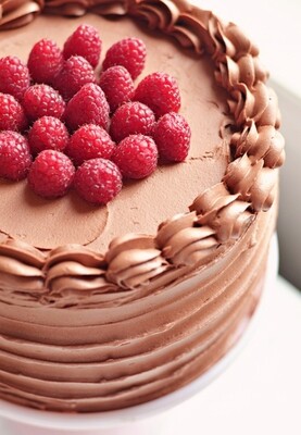 Tort red velvet cu zmeură și ciocolată, fără zahăr (keto &amp; low carb)